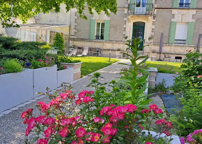 La Metairie Au Milieu Des Vignes
