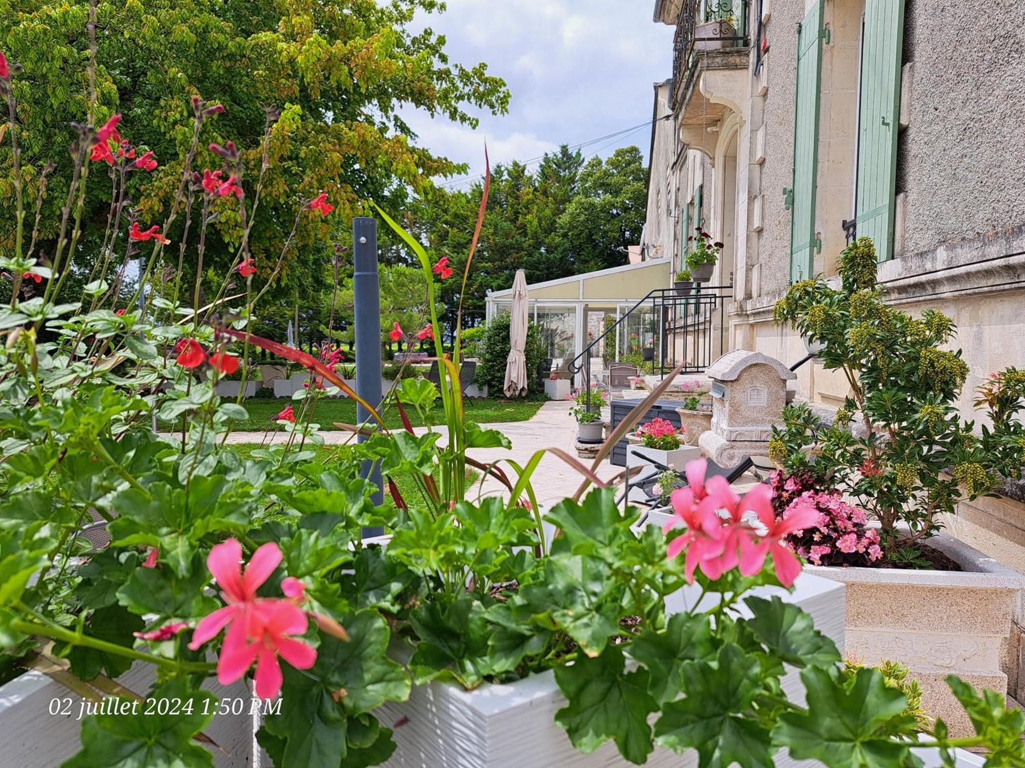 La Metairie Au Milieu Des Vignes * Reaux